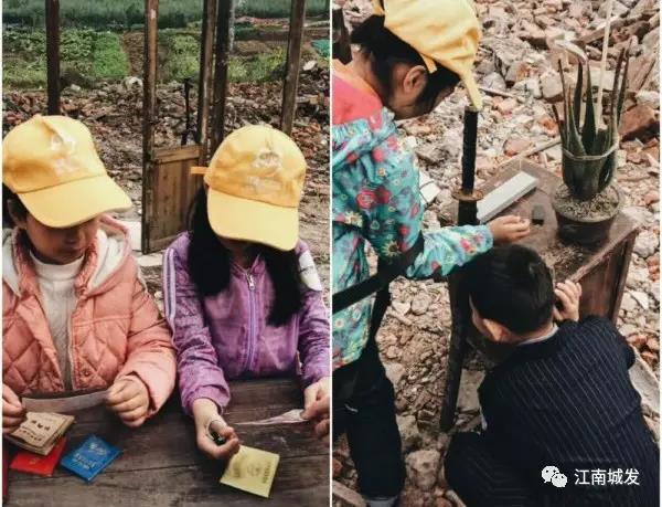 △ 學(xué)生仔細(xì)端詳已經(jīng)不再使用的各種紙質(zhì)老證件 △ 觀展學(xué)生對播放的聲音場特別好奇，蹲下認(rèn)真?zhèn)榷鷥A聽
